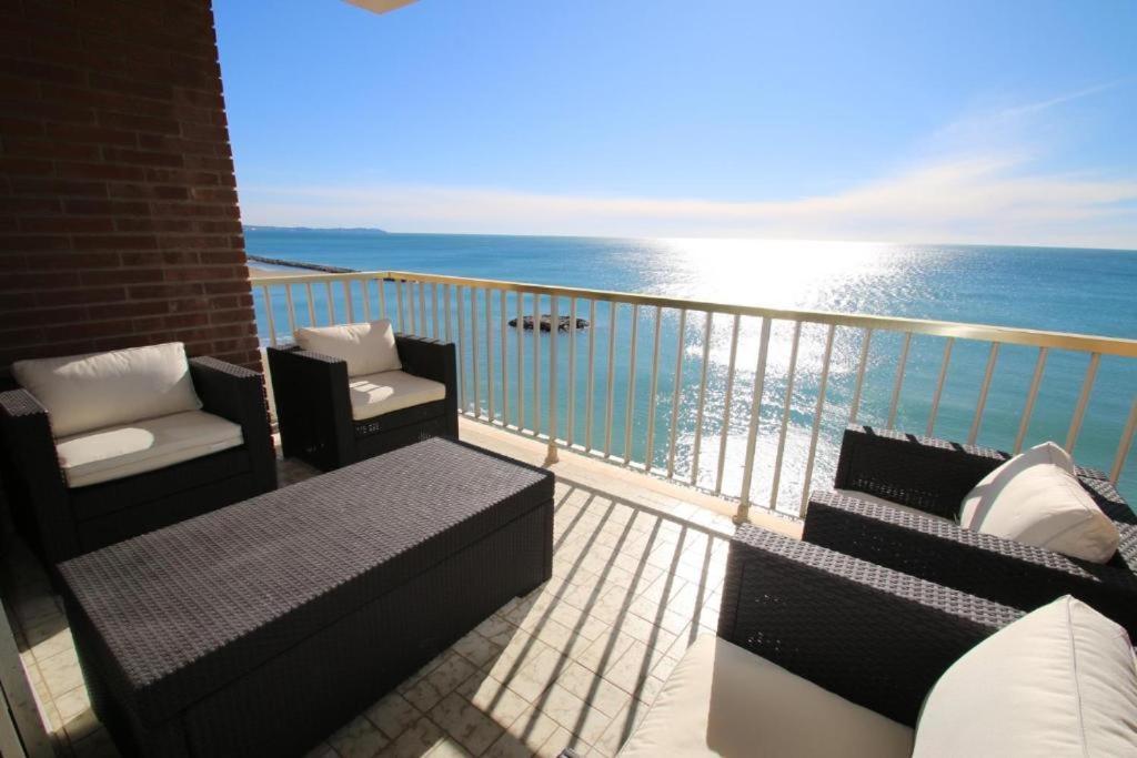 Apartamento Vistas Al Mar Cambrils Apartment Bagian luar foto